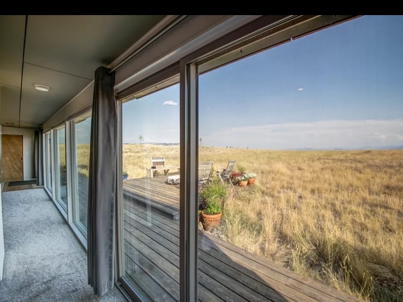 Hermosa casa de dos contenedores en Montana - La naturaleza a través del cristal