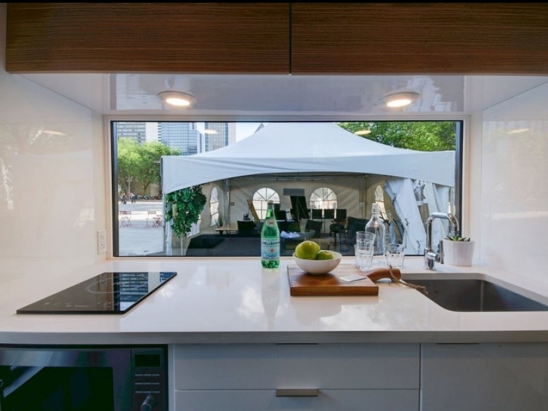 HO4 + es un moderno contenedor para el hogar de Honomobo - Ventana grande en la cocina
