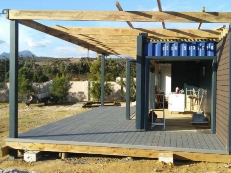 Casa contenedor maravillosamente diseñada de Ciudad del Cabo - La terraza cubierta en pleno proceso de construcción.